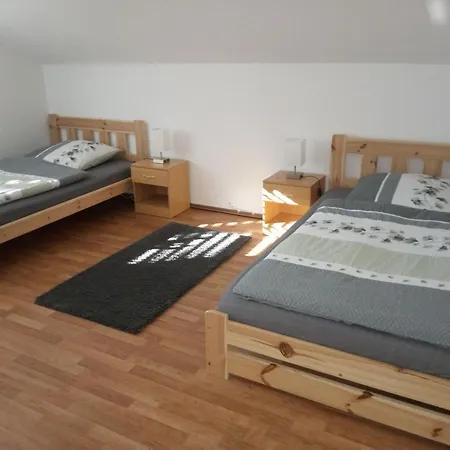 公寓 Suedlicher Ortsrand Von 100m² *
